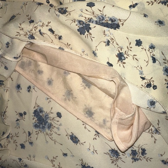 ⭐️5 for $25⭐️ ditsy floral midi skirt - Picture 5 of 8